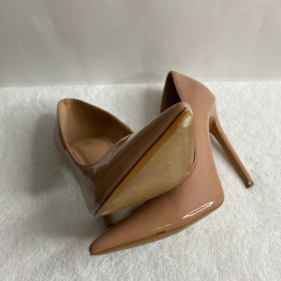 Shoe Republic LA
Paltrow Taupe Patent Leather Pumps/great con/Size 7.5 4.5 inch - Picture 6 of 9